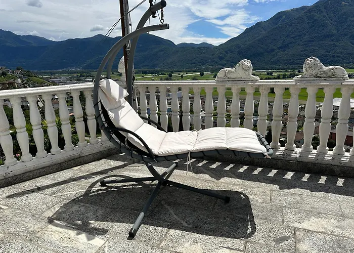 Ferienhaus Patrizia With A Fantastic View Of Lake Maggiore And The Pool